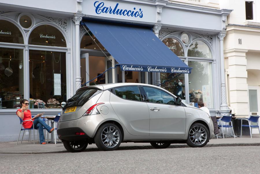  Chrysler Ypsilon 2011 года  (фото 33 из 50)